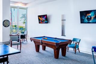 Luxury Downtown Fort Myers Apt,4 PPL, Pool view, Walk to dining, Nightlife - 2