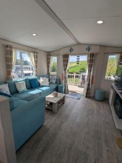 Bright Modern Pet-Friendly Caravan, Walk to Durdle Door & Jurassic Coast - 0