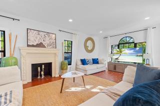 Bright 4-Bedroom Retreat with Pool and Guest Suite - 1