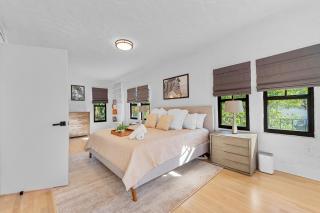 Bright 4-Bedroom Retreat with Pool and Guest Suite - 8