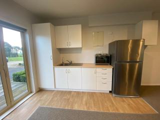 Spacious 2-Bedroom Guest House - Easy Access, Near Pukehina Beach - 1