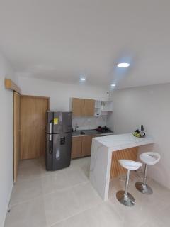 Suite moderna con parqueadero y cocina equipada - 2