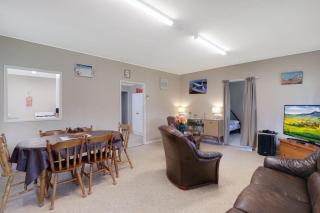 Betty's Place - 7