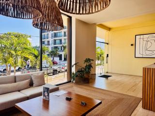 New Designer 2BR w Rooftop Pool, Gym, Stunning Views, 7 min Malecon & Beach - 1