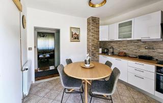 1 Bedroom Awesome Home In Zagreb - 8