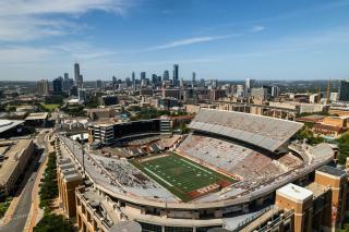Longhorn III | Walk to UT • Moody Center - 2