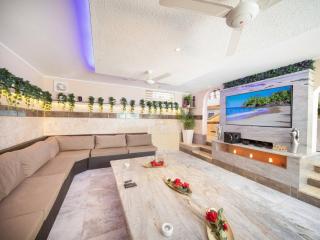 Luxury 6 Bedroom Villa in Sosua Beachfront Bliss Awaits - 7