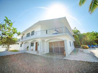 COZY 7BR Villa BIG POOL Close to beach - 4