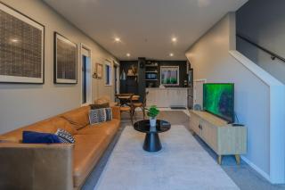 Cozy & Stylish Central City Retreat 1-Bedroom Retreat - 7