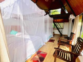 Lake Forest Cabana - 4