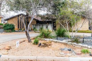 Luxe Dallas Estate Nearly Half Acre Skyline Views - 7