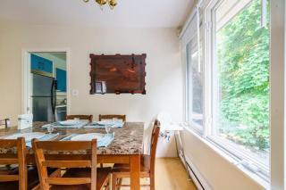 Bright and Spacious Upper Level House, Great Area - 8