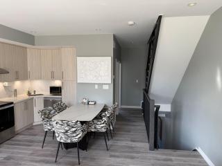 Spacious New 3BR Townhome Walking to Falls - 7