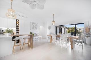 Lux 5Brs Waterfront Villa, near Surf Paradise, Heated Spa - 1