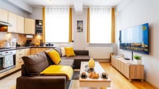 Crown Residence Two Level Stay in Old Town Five Min Walk to Train and Main Square Sleeps Five - 7