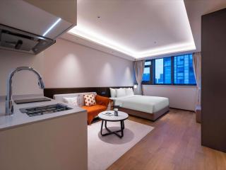 Novotel Living Shanghai Jingan - 5