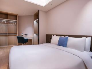 Novotel Living Shanghai Jingan - 1
