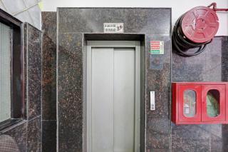 Super Townhouse Prakash continental Near Netaji Subhash Place Metro Station - 5