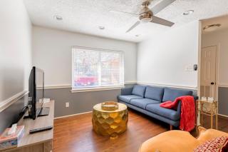 60s Charm Pool House with complimentary Wine - 7