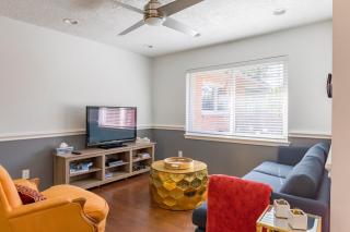 60s Charm Pool House with complimentary Wine - 1