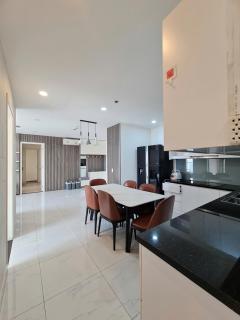 The Royal Suite SkyHigh 4BR Luxury Terra Royal D3 - 1