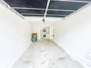 Peachful 5BR Retreat v Quiet Corner, Modern Comfort - 4