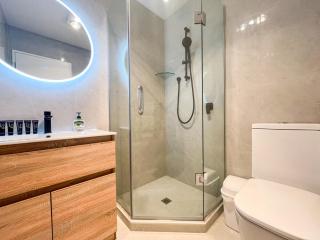 Peachful 5BR Retreat v Quiet Corner, Modern Comfort - 1