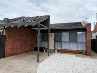 Freshly Renovated 2BR Unit, WiFi, Close to CBD - 9
