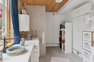 Cozy Seaside Cottage On Sejerø - 1