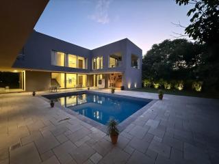 Courtyard 5 luxury 4BHK pool villa - 4