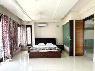 Ultra-Luxurious 3BHK 1st Floor of bungalow - 4