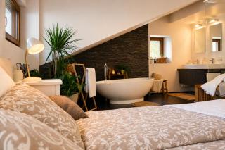 Design-Dachwohnung mit Badewanne & Bergblick in Saas-Grund - 7