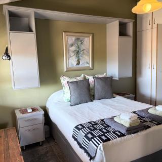 Wellington Self Catering Apartment mountain views free fibre-wifi aircon and parking - 6