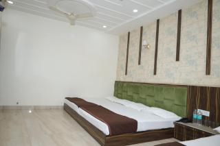 Hotel SR Siddhivinayak Mathura - 1