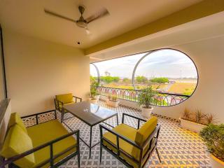 Aero Breeze 002 Jacuzzi Penthouse near Airport - 1