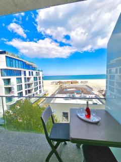 Summerland Seaview Premium Apartments - 8