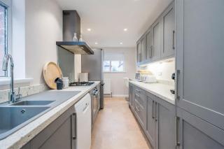 Cavehill View - Elegant 4-bedroom detached house in great location with free parking - 7