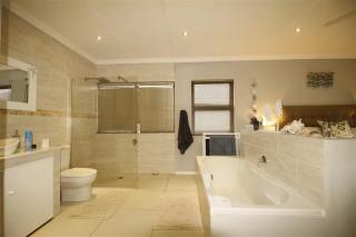 5 Bedroom holiday home close to Sanctuary Beach - 7