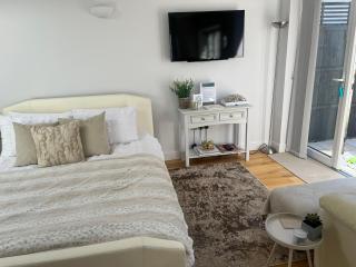 Garden Lodge, boutique - Walton on Thames - 1