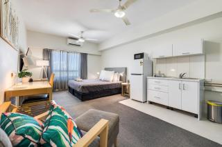 High Life Studio | King Bed | Kitchen | Pool - 6