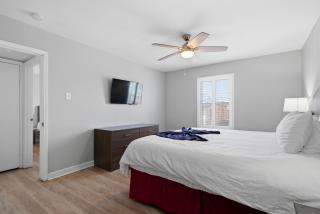 Frenchmen 2BR w Pool, Hot Tub & Free Parking - 9