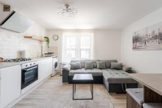 Spacious 2 Bed Contractor and Family Apartment, Whitehall, Bristol - 7