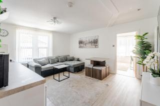 Spacious 2 Bed Contractor and Family Apartment, Whitehall, Bristol - 6