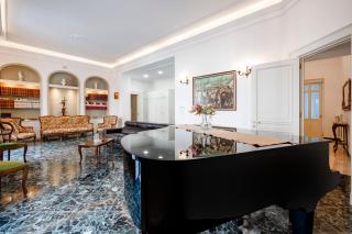 The one - Luxury Seaview with Piano - 9