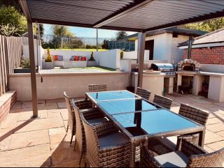 Large Modern Detached House - 9