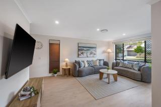 Coastal family home - 4BR, walk to beach - 2
