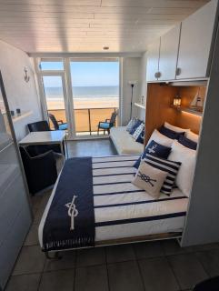 Modern studio direct Seaview & free parking - 5