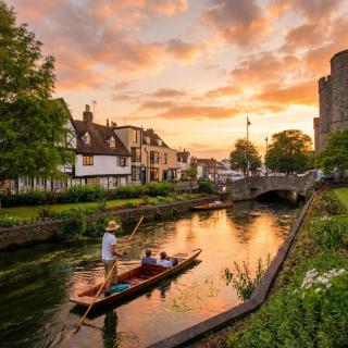 2BR Apartment in the Heart of Canterbury - 2