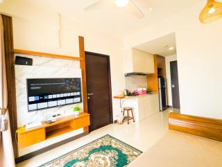 Lovina 33-15 1BR cozy & central at Citra Plaza Nagoya - 3