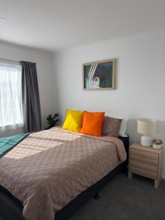 Modern Townhouse Near Airport - Cozy Private Room - 4